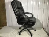 Swivel office chair in black leather like finish