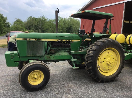 John Deere 2940 tractor