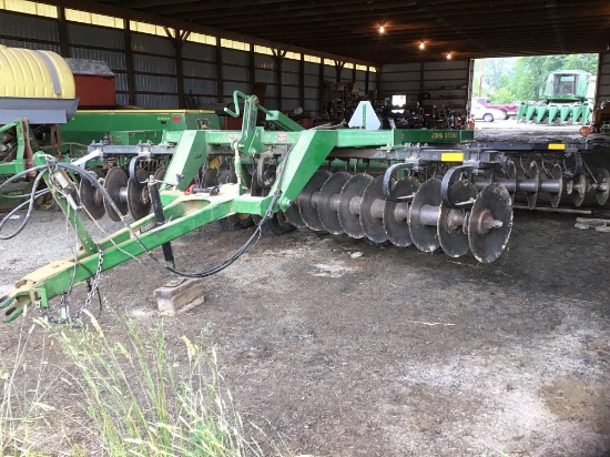 John Deere 635 Disc