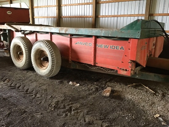 New Idea 245 Manure Spreader