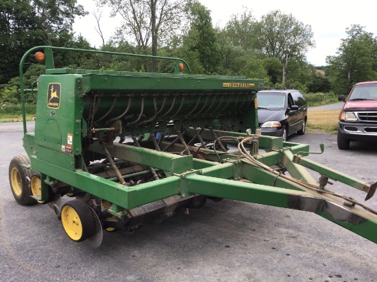 John Deere 750 grain drill