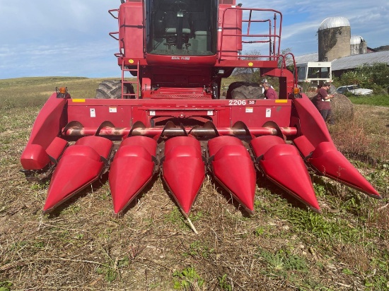 IH 2206 6-row corn head