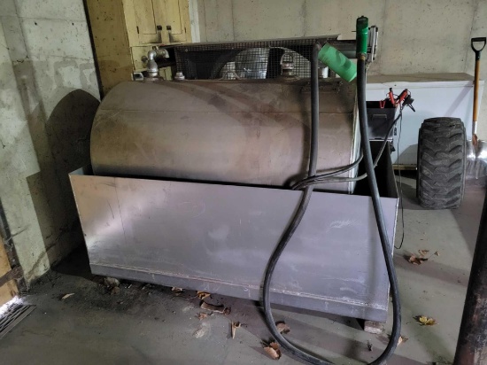 Approx 300 gal Fuel tank with GPI 12V Pump