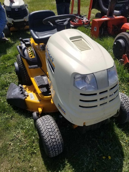 Cub Cadet 1024 lawn tractor