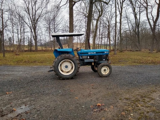 Ford 3010 S tractor, Runs and Drives Great, New Rubber, New Seat, Hour meter doesn't work