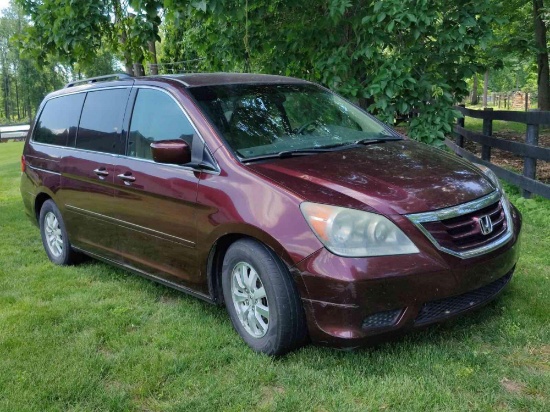 Honda Odyssey mini van 2010