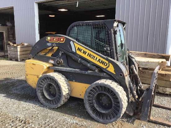 NH L230 Skidloader, 2014, 1 owner, 1850 hours, very good