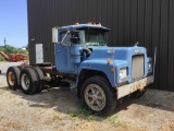 Mack R600 truck with 5th wheel and pintle hitches