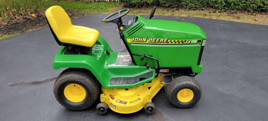 John Deere LX178 tractor