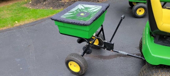 John Deere fertilizer spreader with top cover