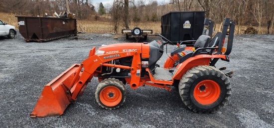 Kubota B3200 tractor