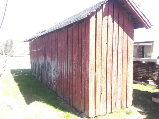 Corn crib, to be removed by buyer