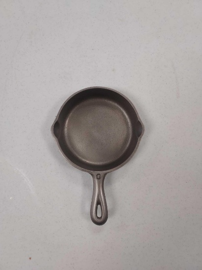 Griswold #0 Block Lettered Frying Pan W/Heat Ring