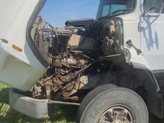 Dump truck