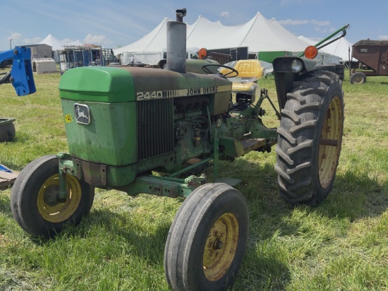 John Deere 2440