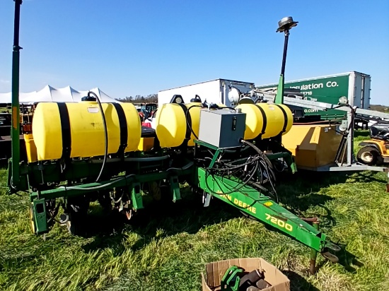 John Deere corn planter 7200