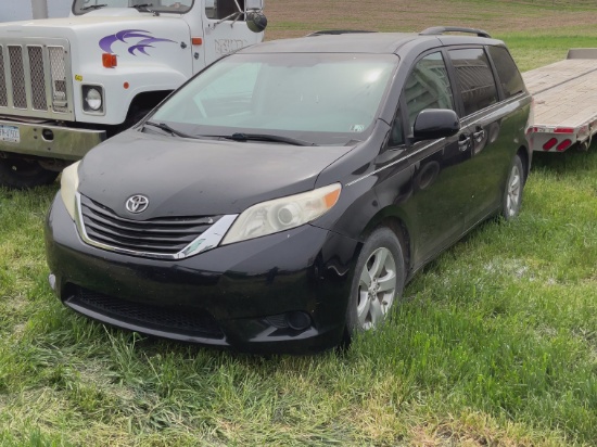 2011 Toyota Sierra 8 Passenger Van
