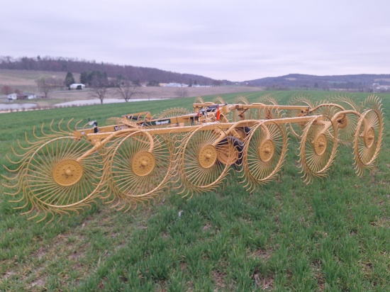 2016 Vermeer VR 1224 V Hay Rake