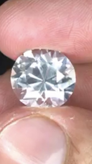 NATURAL COLORLESS WHITE SAPPHIRE 10.20 CT - VVS