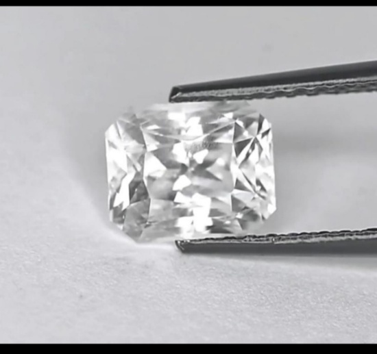 Natural Ceylon White Sapphire 10.30 Cts - VVS1