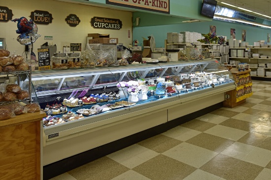 Southern Store Fixtures 8' Cake Case