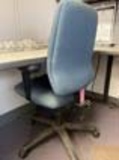 Desk chair with arms