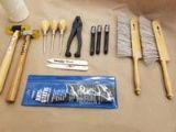 A lot of various framing tools