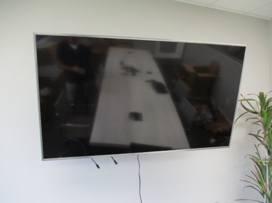 70" Lg - Large Screen Tv On A Wall Mount