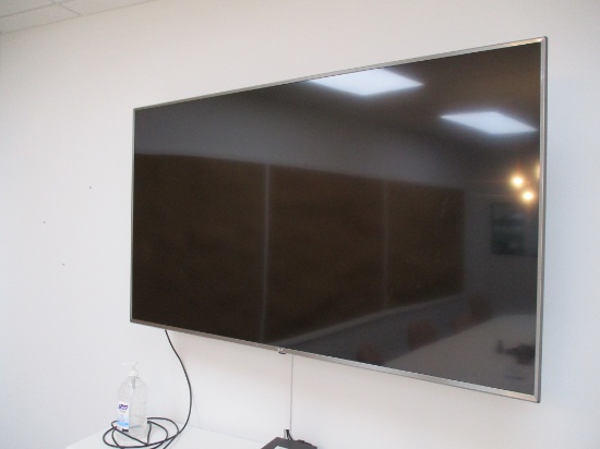 70" Lg - Large Screen Tv On A Wall Mount