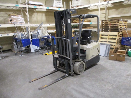 Crown Fork Lift with Charger