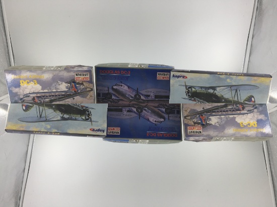 3 MODEL AIRPLANES 1/72 1/44 1/44