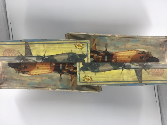 2 OLDER AIRCRAFT MODELS 1/72 SCALES