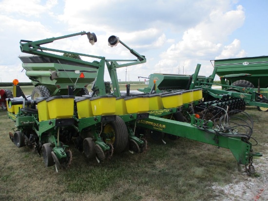 John Deere 1760 Planter