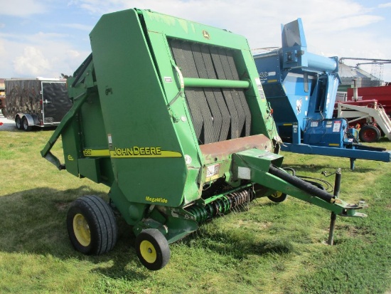 John Deere 567 Baler