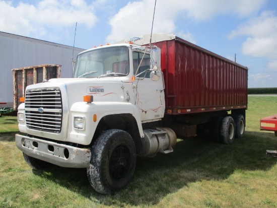 Ford LNT 8000 Dump Truck