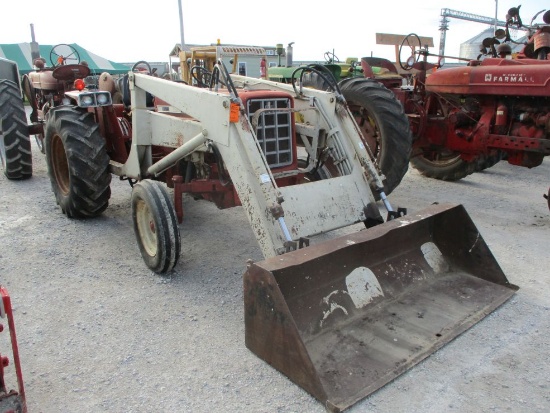 IH 574 Tractor
