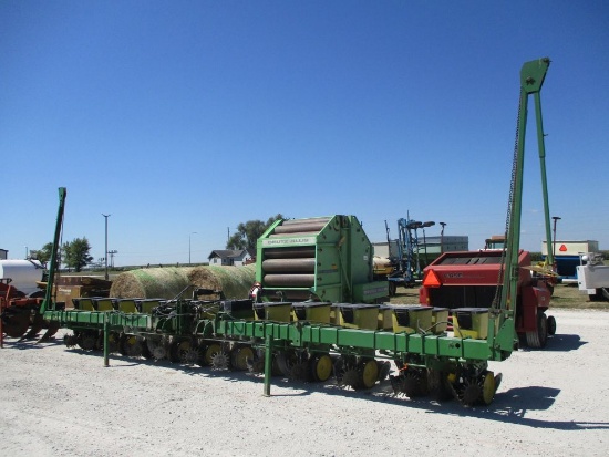 John Deere P7100 Planter