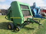 John Deere 567 Baler