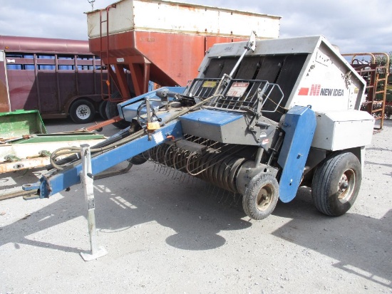 New Idea 484 Round Baler