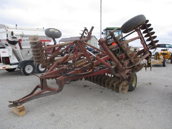 International 490 20' Disk