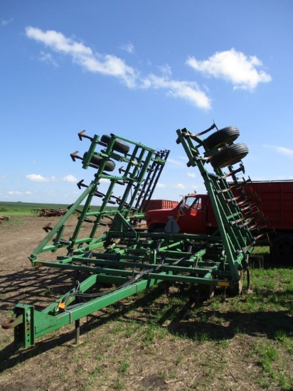 JD 960 Field Cultivator