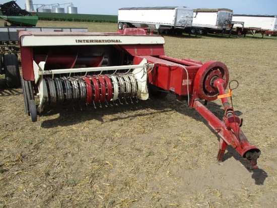 IH 440 Square Baler