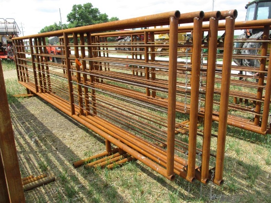 (4) 24' Stand Alone Steel Corral Panels