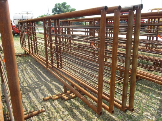 (4) 24' Stand Alone Steel Corral Panels