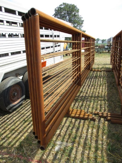 (4) 24' Stand Alone Steel Corral Panels