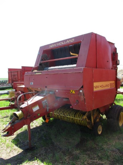 New Holland 660 Round Baler