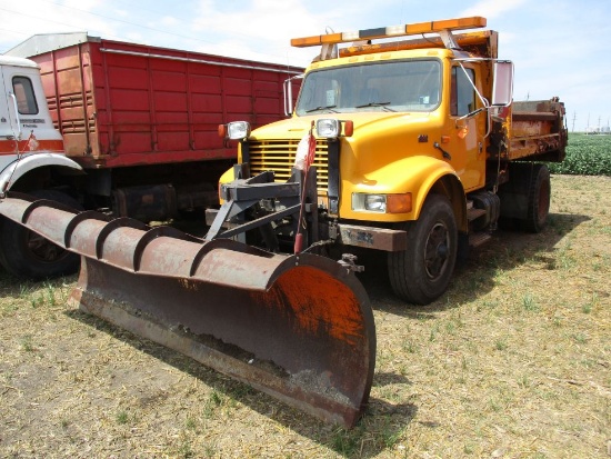 1996 International 4900DT Dump Truck w/ Blade