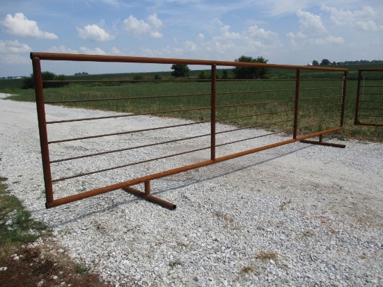 (2) 24' Stand Alone Steel Corral Panels