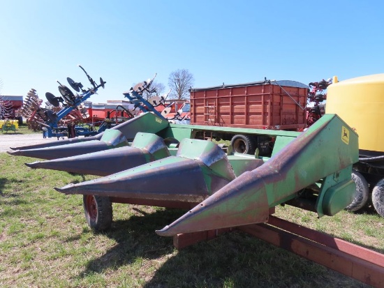 John Deere 444 Corn Head
