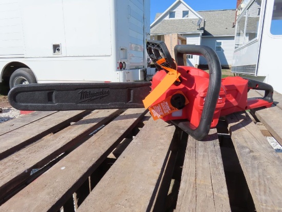 Milwaukee M18 16" Chainsaw